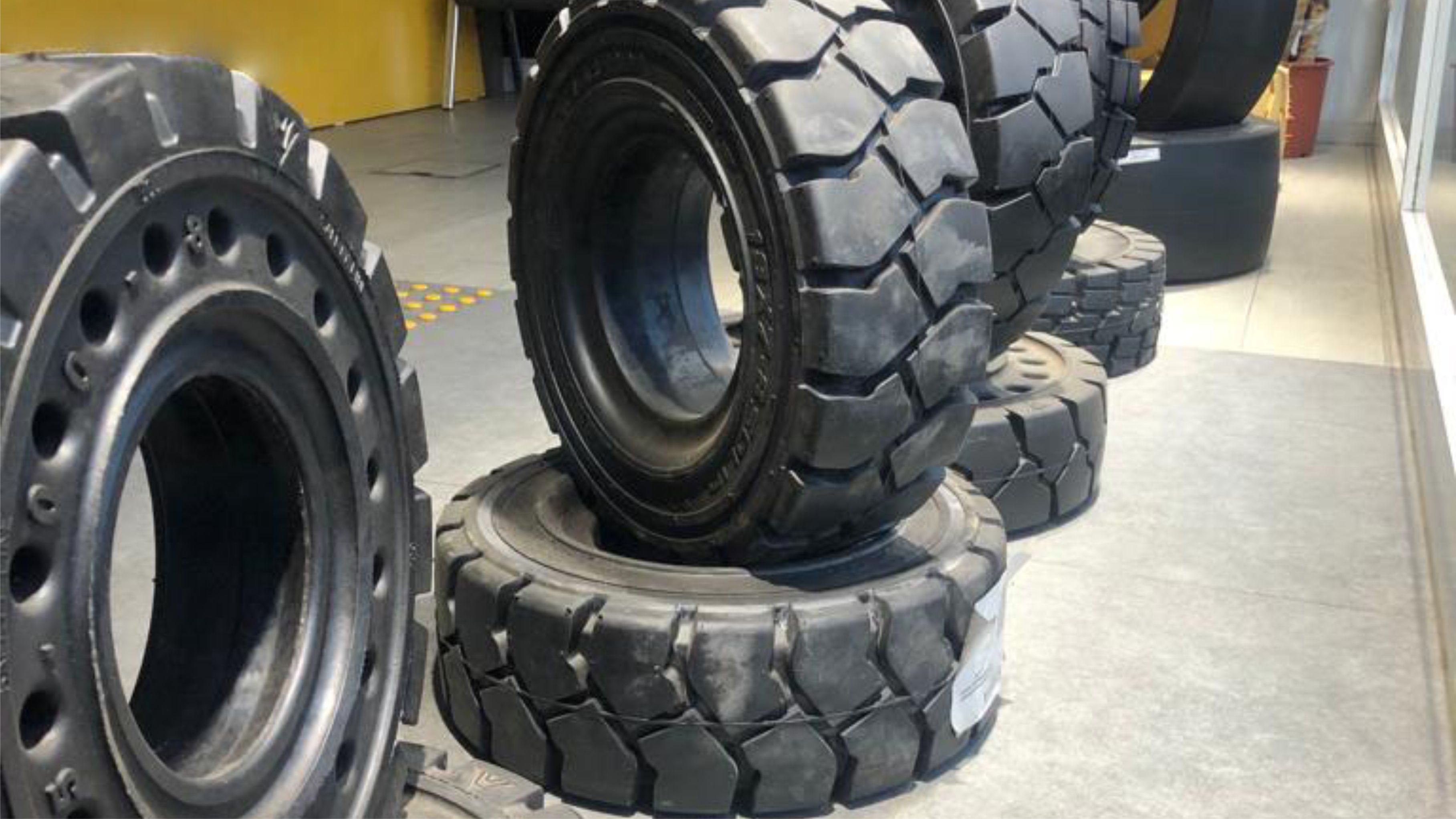 Forklift Lastikleri Hakkında Bilmeniz Gerekenler 